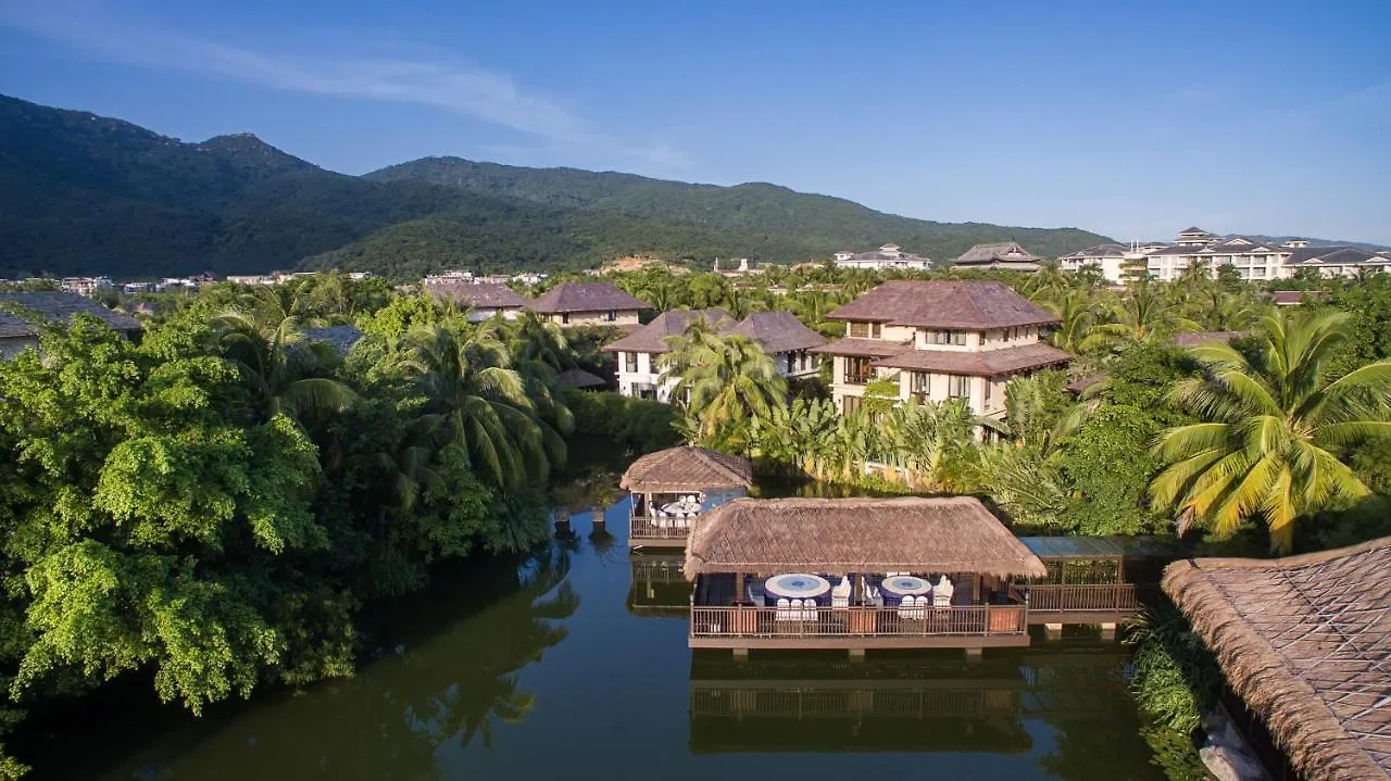 Sanya Yalong Bay Villas & Spa 5*,